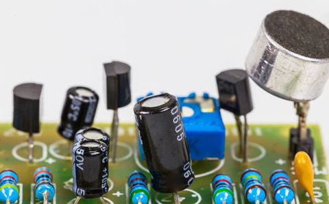 無功補償電容器漏油，可以繼續(xù)使用嗎？